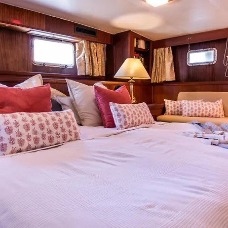 Yacht Our Alissa * Premia De Mar